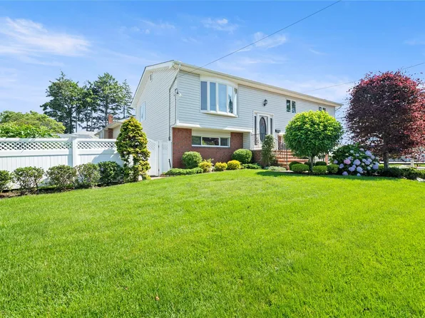 2 Sherman Avenue, Bethpage, NY 11714