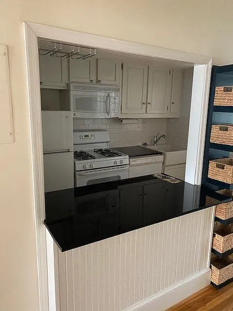 2 bed, 900 sqft, $1,700 — Photo 2