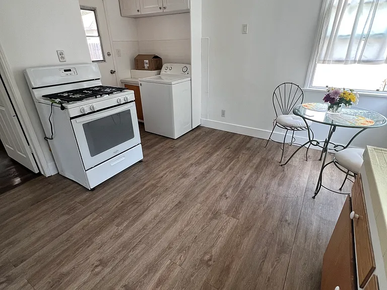 8516 Winsford Ave — Photo 8