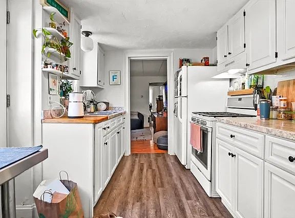 3rd image of 20 Brattle St Unit 1
