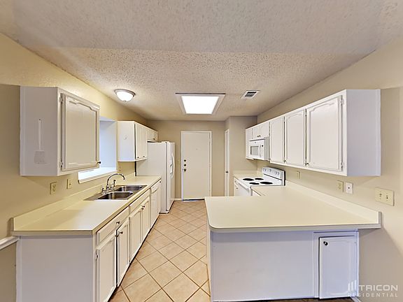 4th image of 1118 Cypress Dr