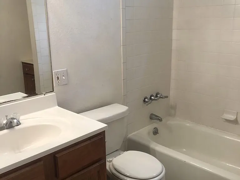 910 Jefferson St — Photo 7