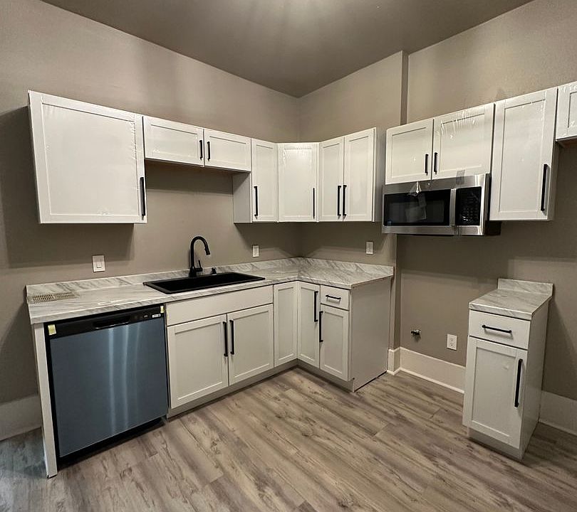 1st image of 2829 W Juneau Ave #5216A690D