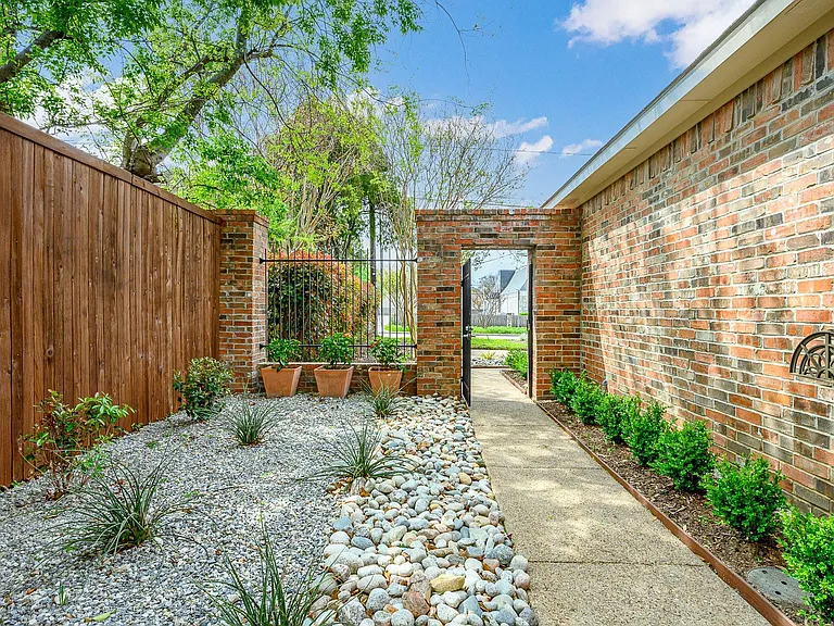 4209 Sexton Ln — Photo 4