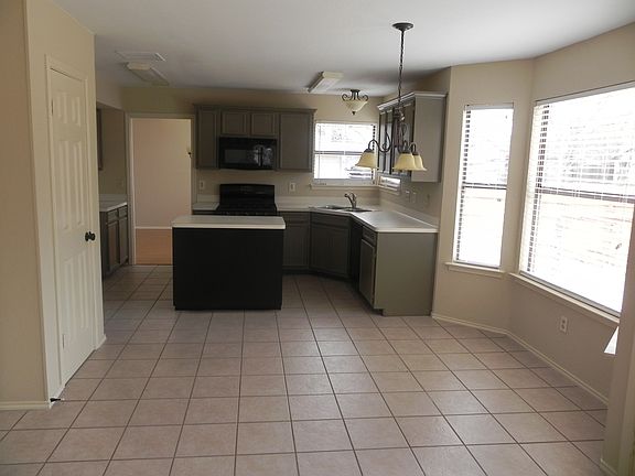 5th image of 2207 Rosemary Ln
