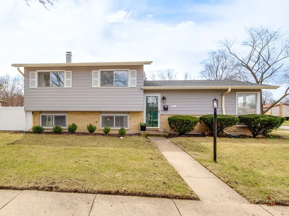 901 E Alder Ln, Mount Prospect, IL 60056