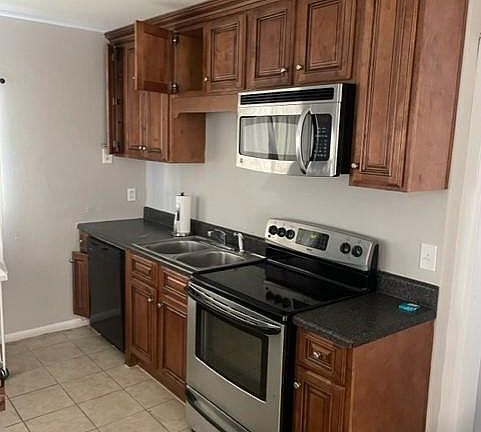 3rd image of 213 S New Jersey Ave Unit B