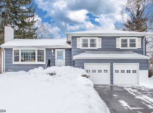 30 Reiners Rd, Little Falls, NJ 07424