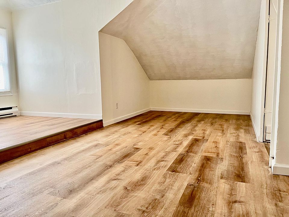 Bedroom Right