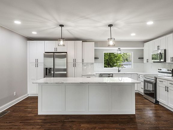 3rd image of 1026 Bricker Blvd