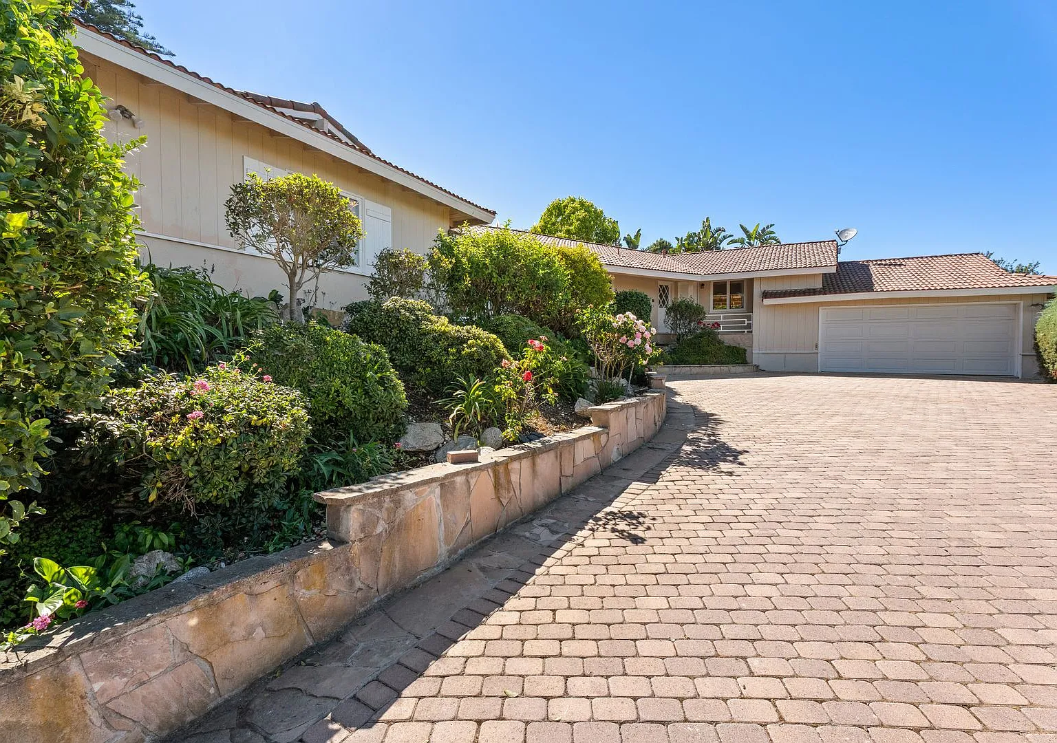 Nearby Coastal Comfort Meets Everyday Convenience in Rancho Palos Verdes — Photo 2