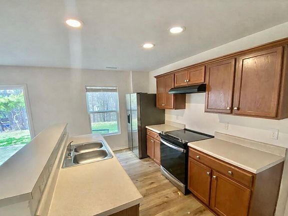 5th image of 188 Rowan Dr