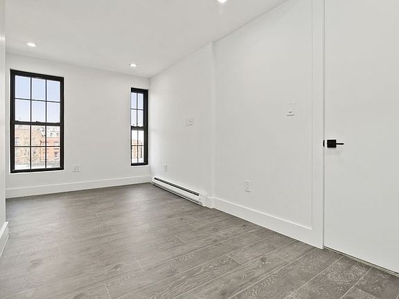 3rd image of 292 Hawthorne St APT 3L