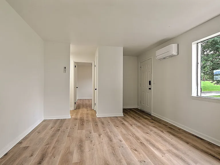 718 W G St — Photo 13