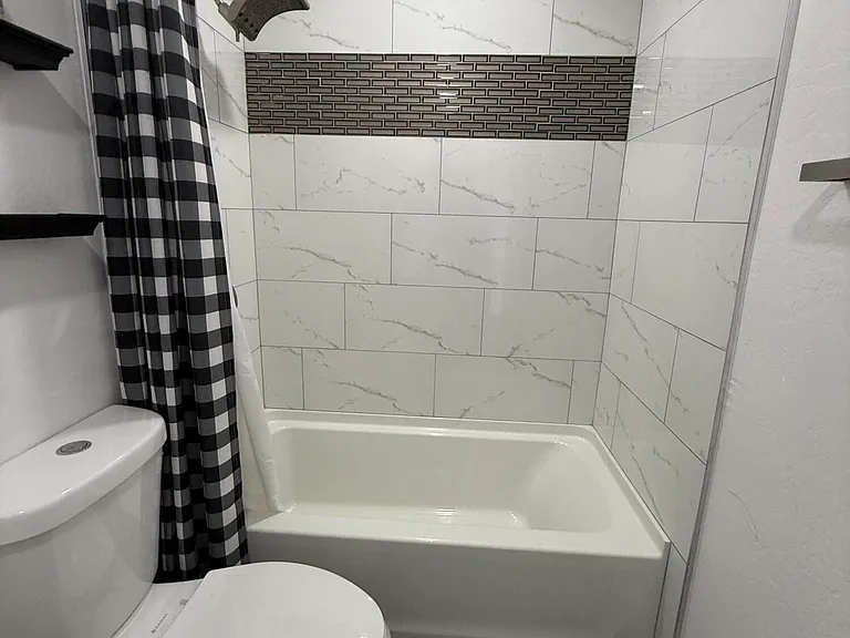 12022 W Ash St — Photo 8