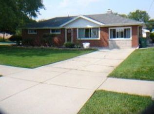 8458 Rutherford Ave, Burbank, IL 60459