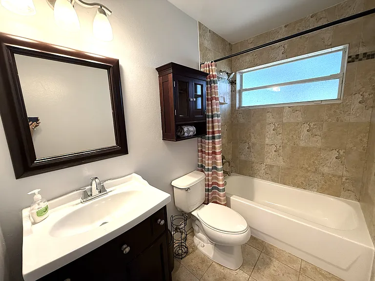 668 Hampton Dr NE — Photo 30