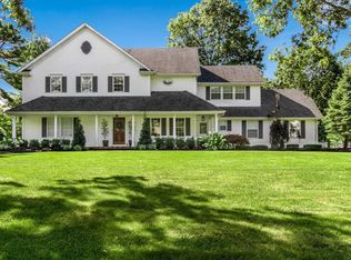 65 Ridgefield Dr, Shoreham, NY 11786