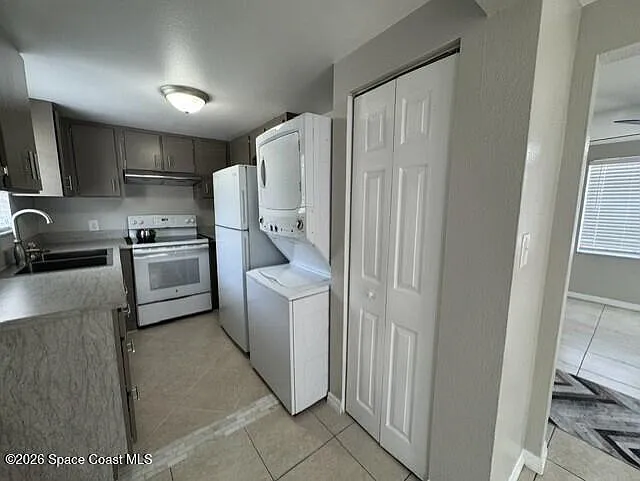 1841 Baldwin St — Photo 6