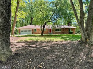 10624 Marbury Rd, Oakton, VA 22124