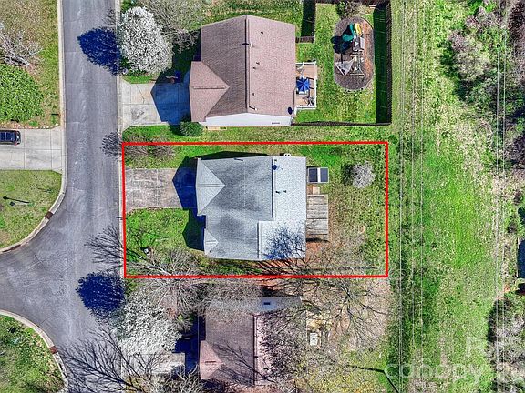 3rd image of 1230 Winding Path Rd