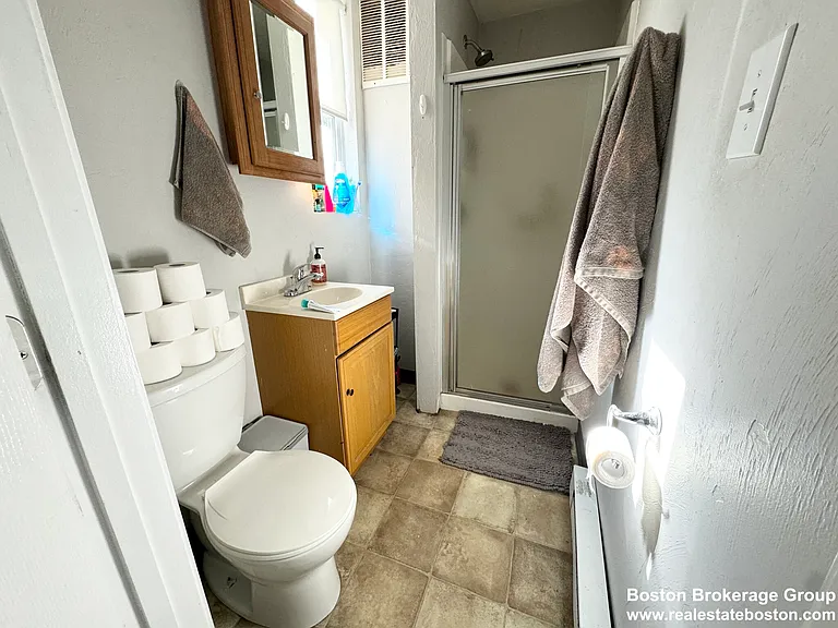 157 E Cottage St #1 — Photo 7