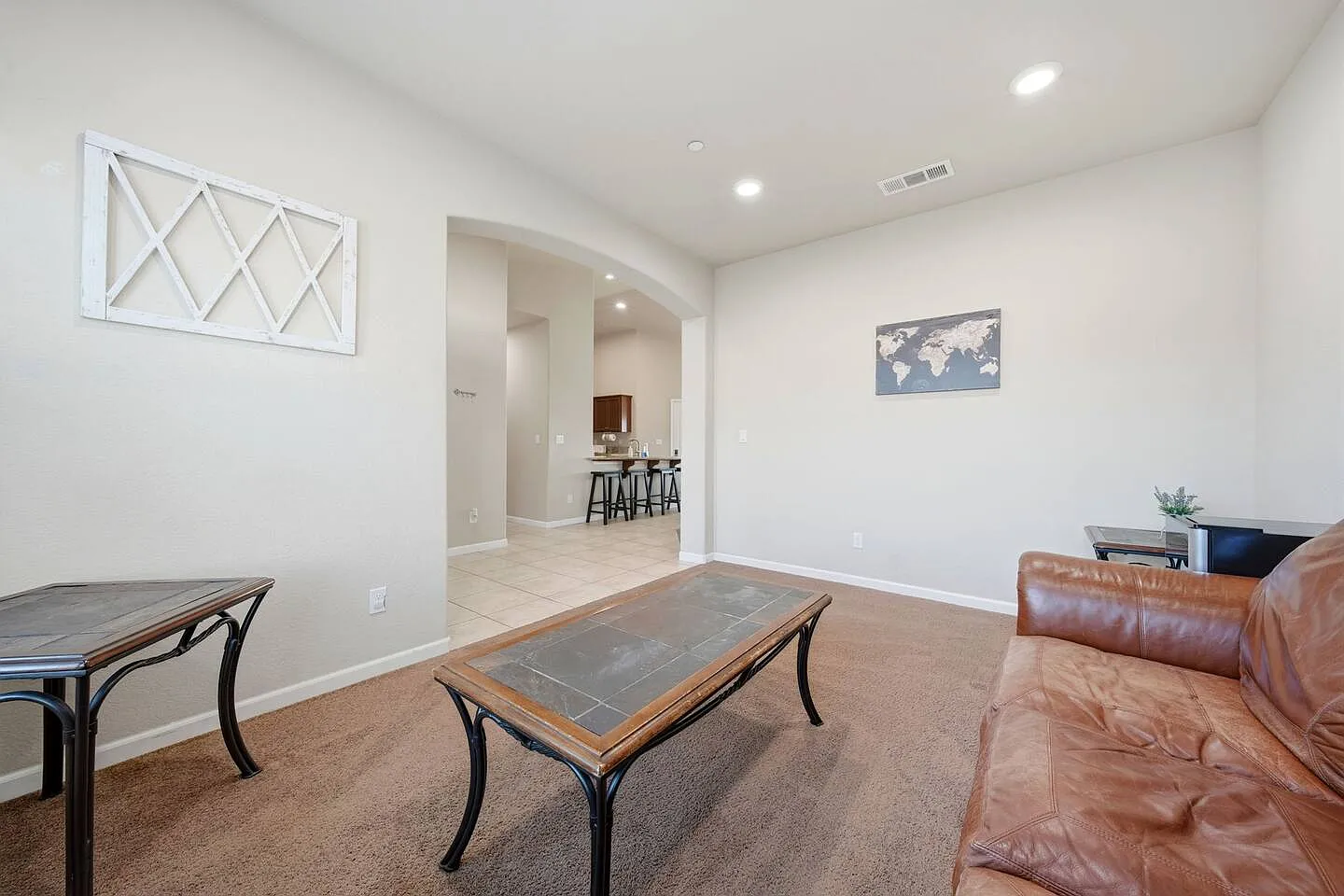 4 bed, 2200 sqft, $6,000 — Photo 4