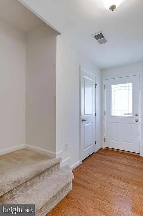 3 bed, 2344 sqft, $3,200 — Photo 4