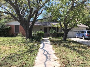 3121 Meadow Oaks Dr, Haltom City, TX 76117