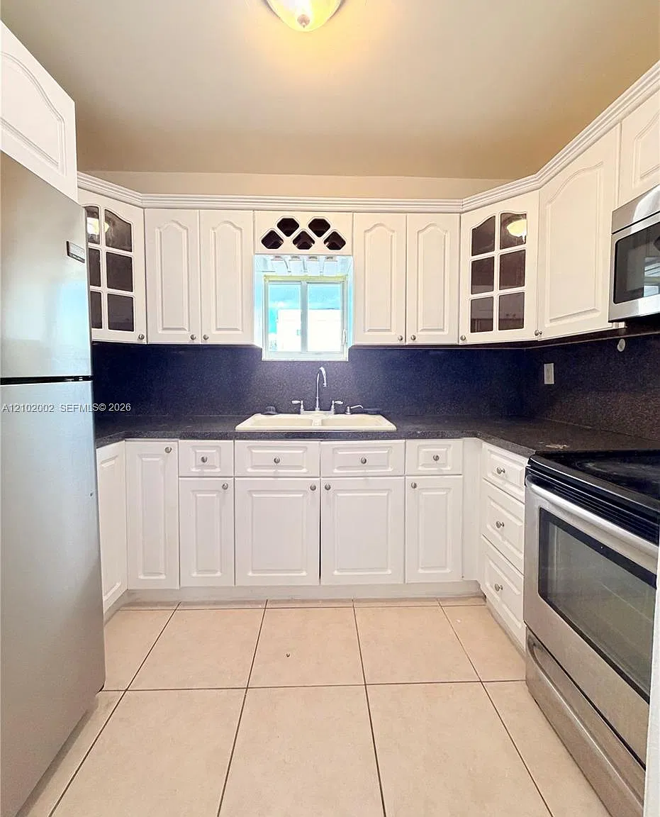 5611 W 25th Ct — Photo 3