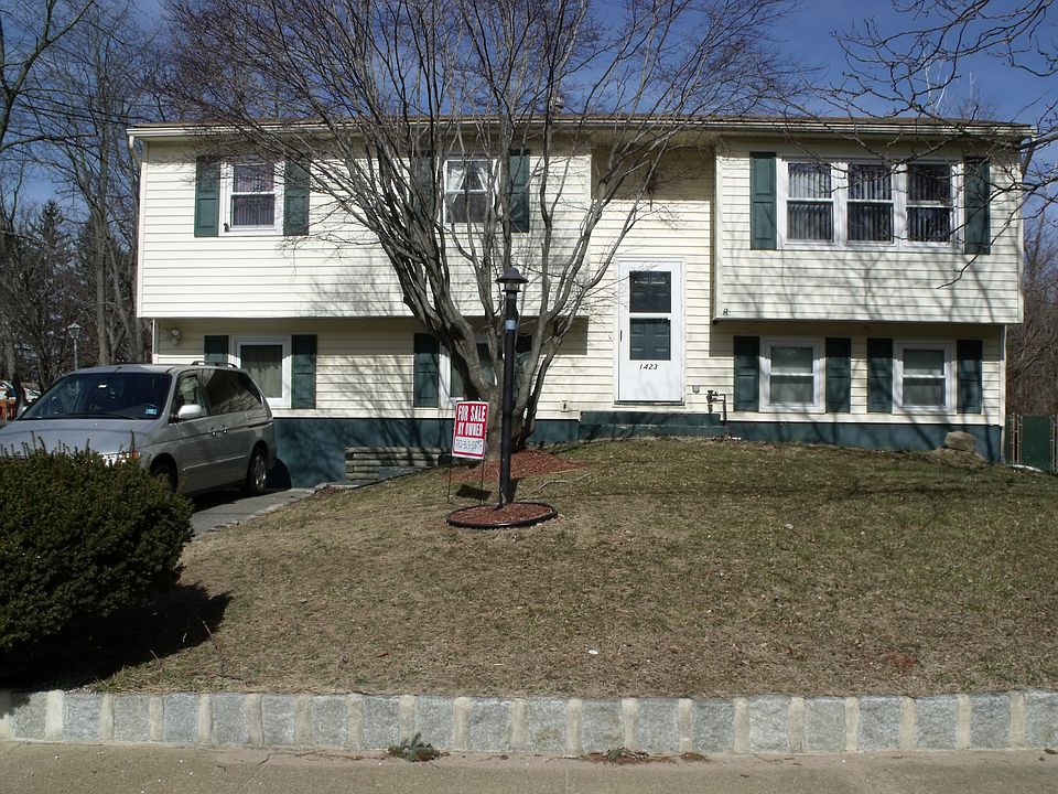 1st image of 1423 Brookfield Dr