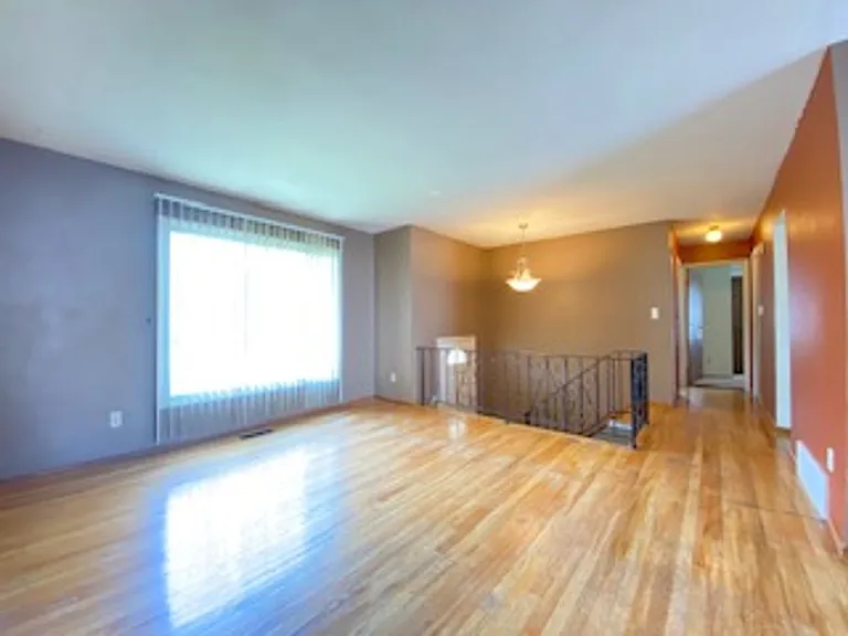 2637 Frances Ave — Photo 4