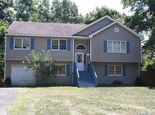 132 Dogwood Rd, Mastic Beach, NY 11951