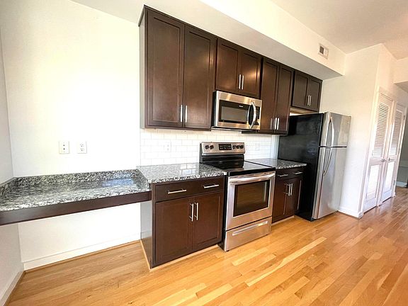 5th image of 1420 Porter St Unit B