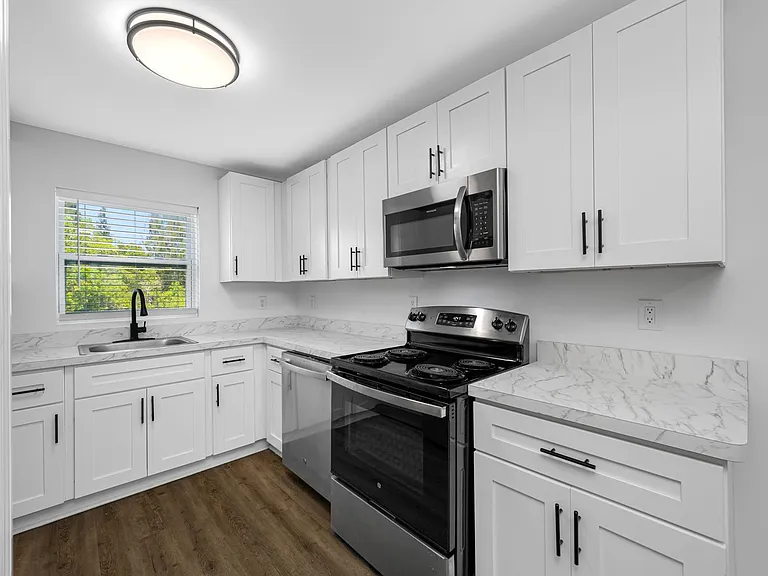 KC Flats Apartments — Photo 60