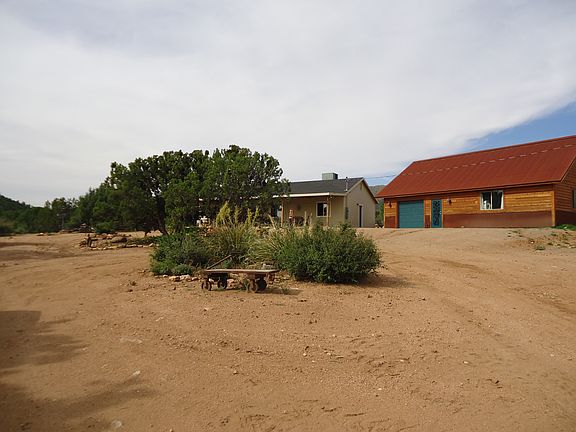 House with detached garage