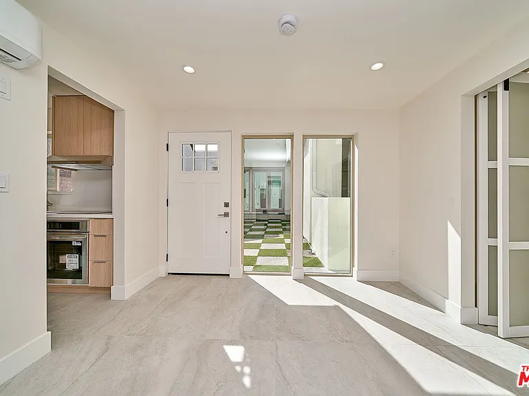 2938 Mary St #A — Photo 6