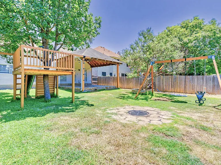 22503 Madison Park — Photo 32