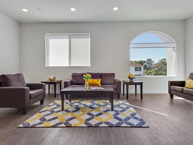 610 Levering Ave — Photo 8