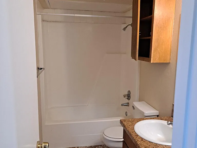 2220 W Hickory St — Photo 5