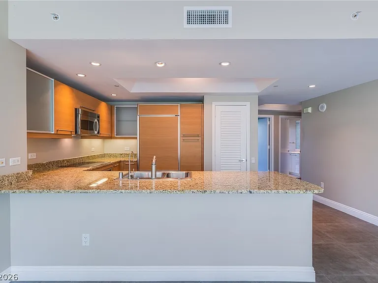222 Karen Ave #201 — Photo 9