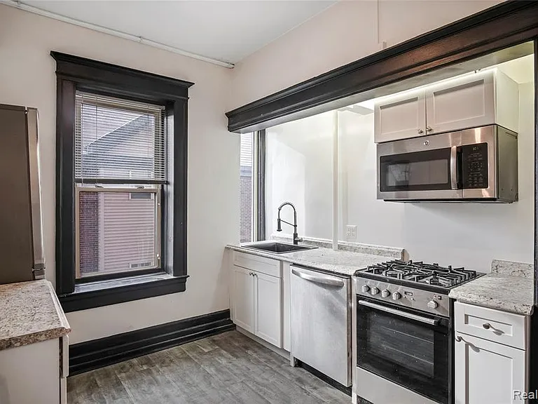 66 Adelaide St #20 — Photo 12