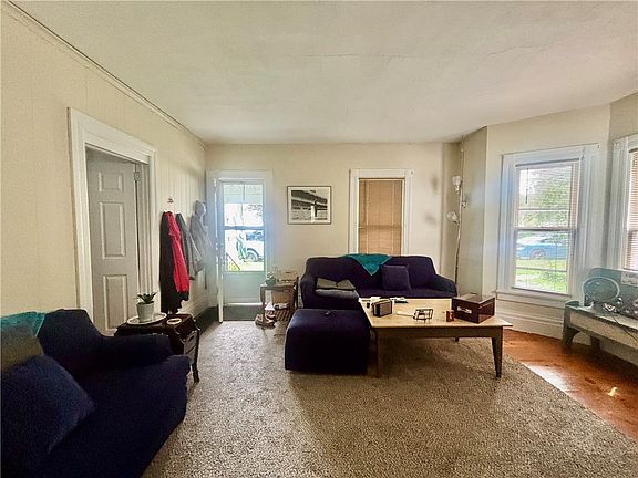 5th image of 21 W Elizabeth St