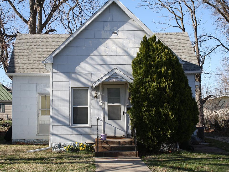 1st image of 811 E Pierce St