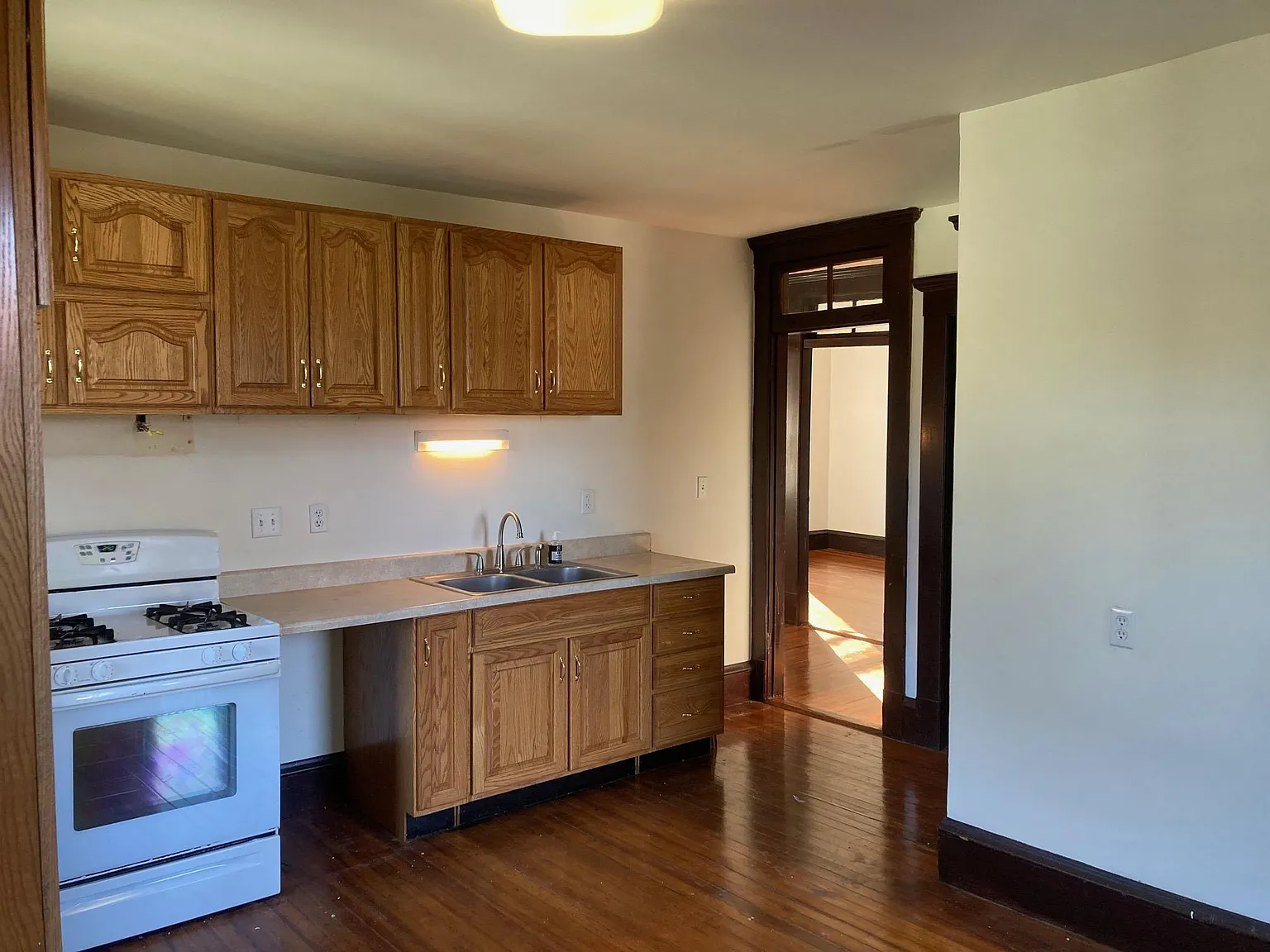 2 bed, 1000 sqft, $1,650 — Photo 3