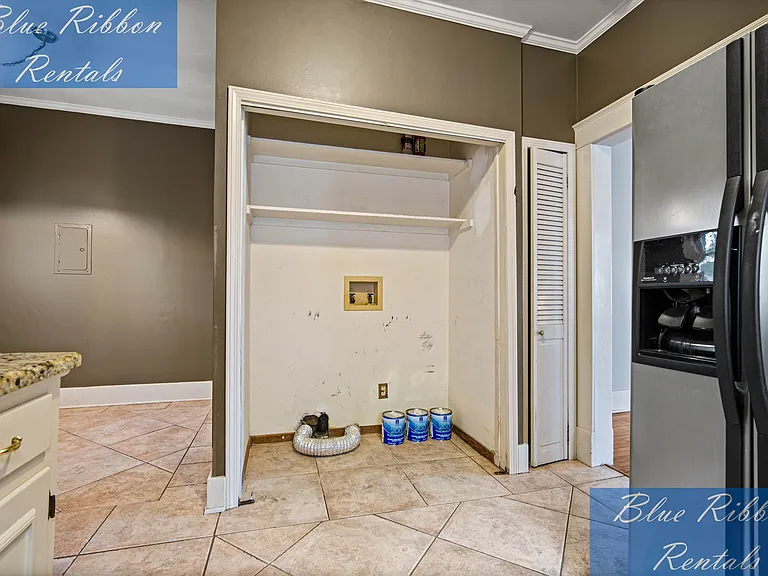31 S Carlen St — Photo 7