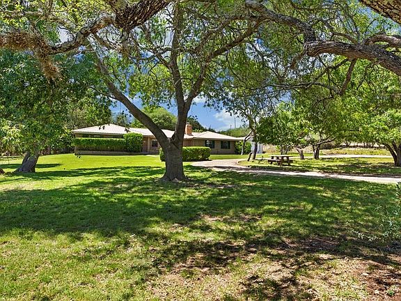 4th image of 749 Northwood Hills Dr