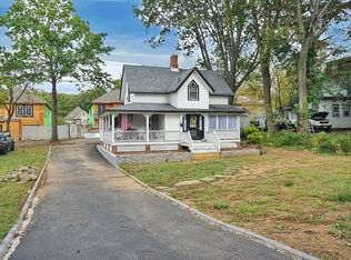 211 Center St, Staten Island, NY 10306
