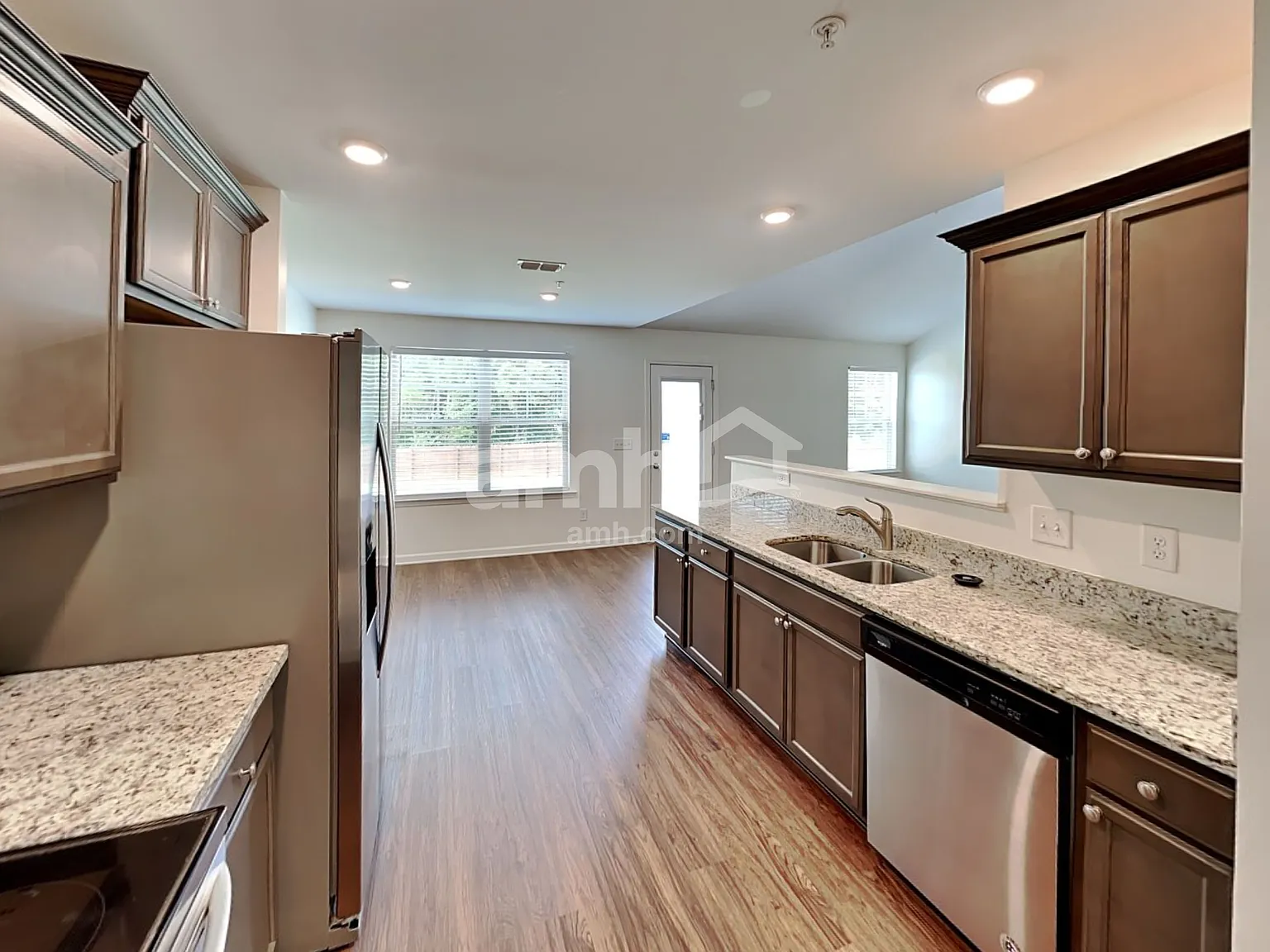 3 bed, 2.0 bath, 1335 sqft, $2,175 — Photo 4