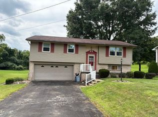 10 Cedarbrook Dr, Greensburg, PA 15601